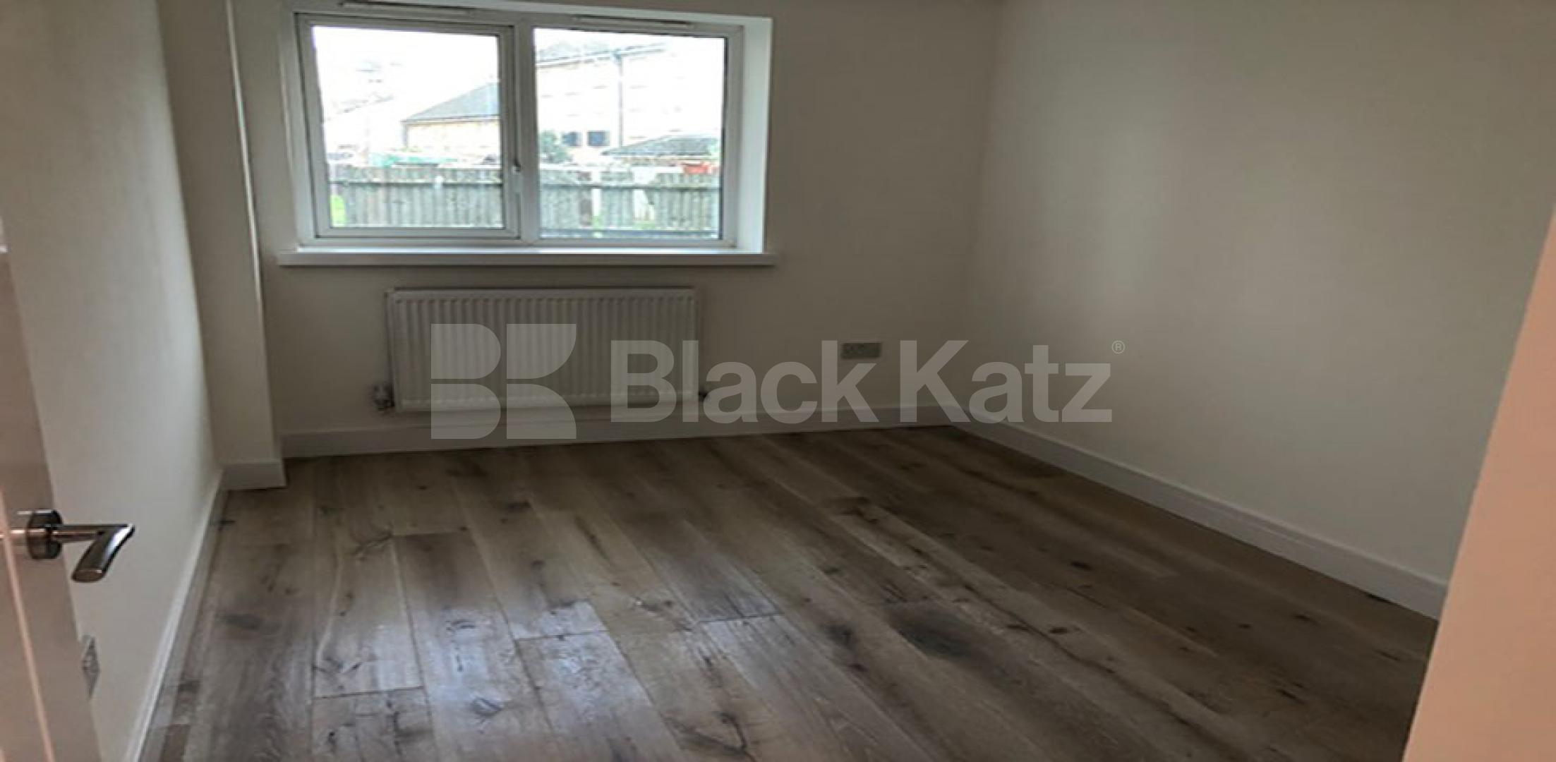 			NEW INSTRUCTION , 3 Bedroom, 1 bath, 1 reception Apartment			 Thomas Road , Limehouse/Mile End